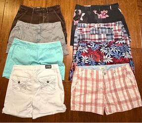 Women’s Shorts Size 8 **LIKE NEW**