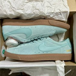 Supreme Nike SB Blazer Low GT  
