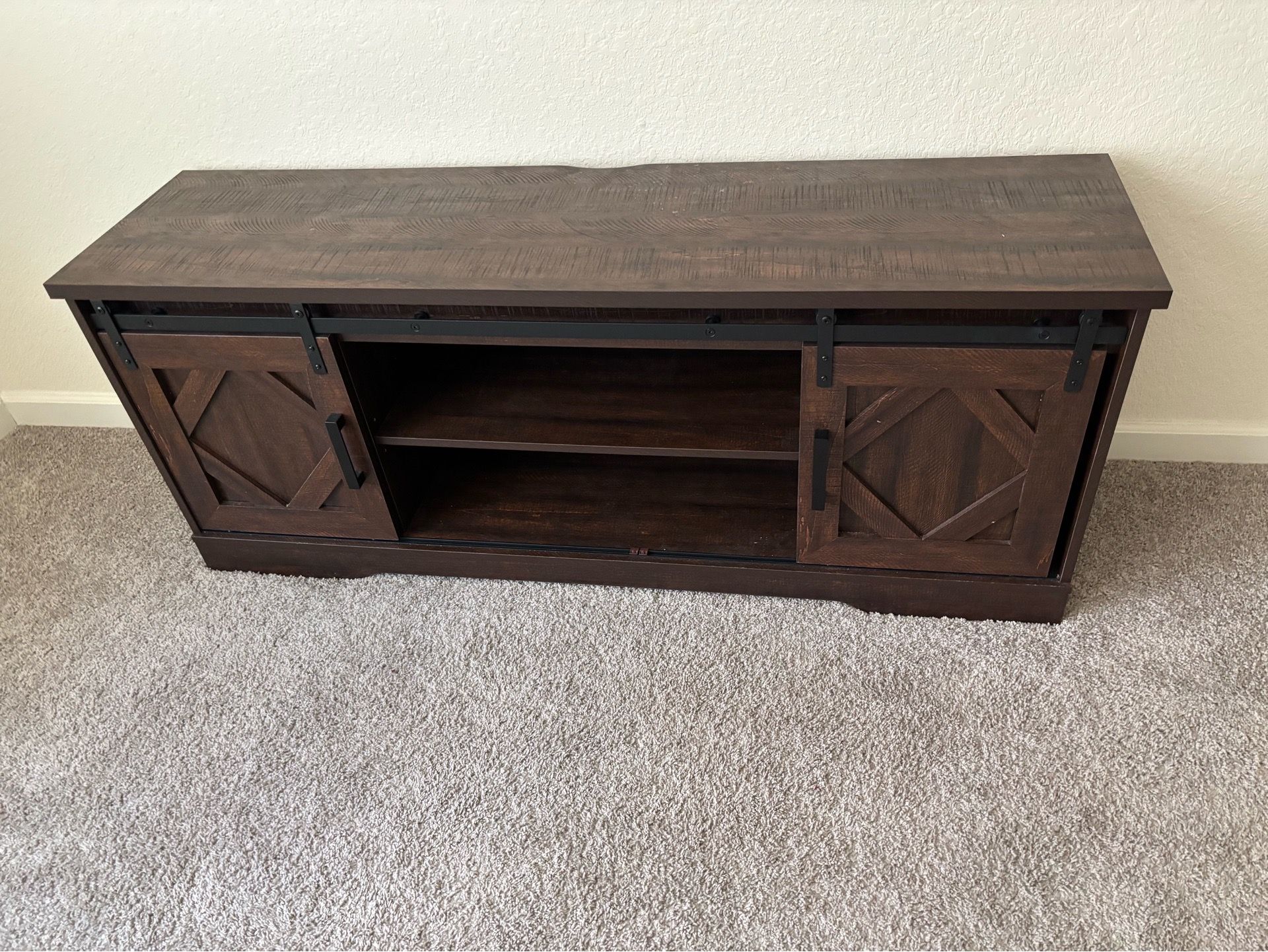 Entertainment center