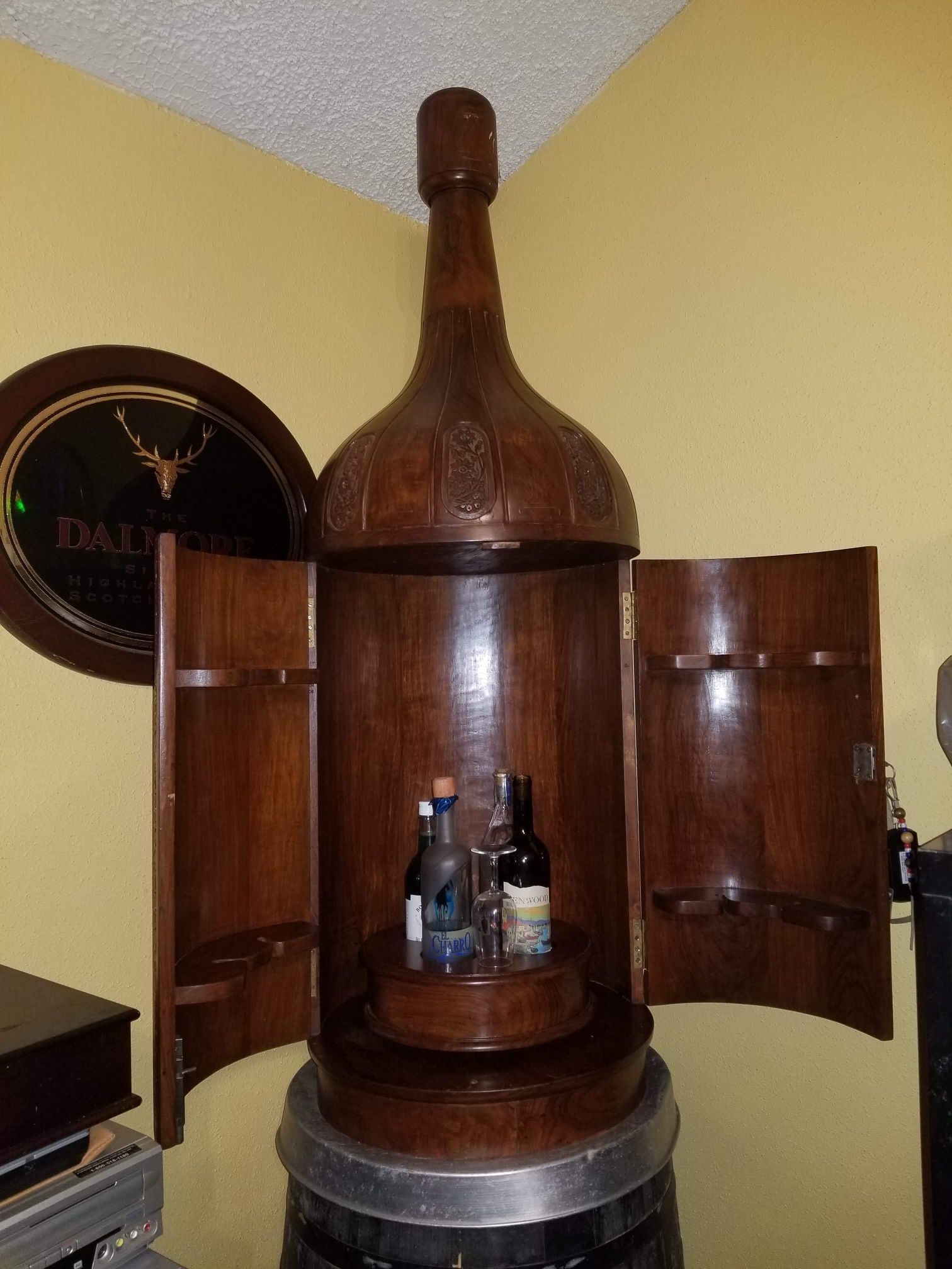 Bottle Shap Bar With Glasses