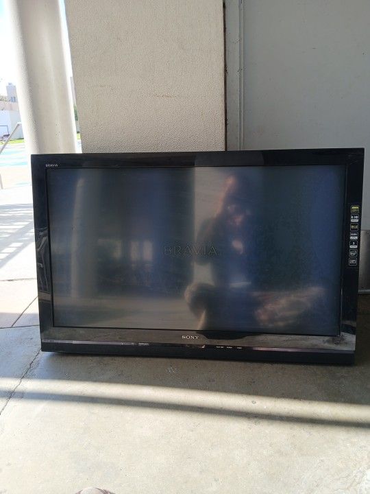 Sony Bravia 40 Inch Tv$10