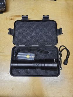 Phixton 1 million lumen flashlight