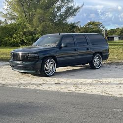 2006 Chevy Suburban  $6000 OBO 