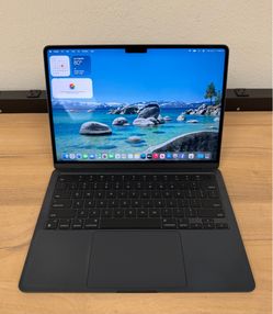 13.6" MacBook Air M2 8 Core*256GB SSD*8GB RAM
