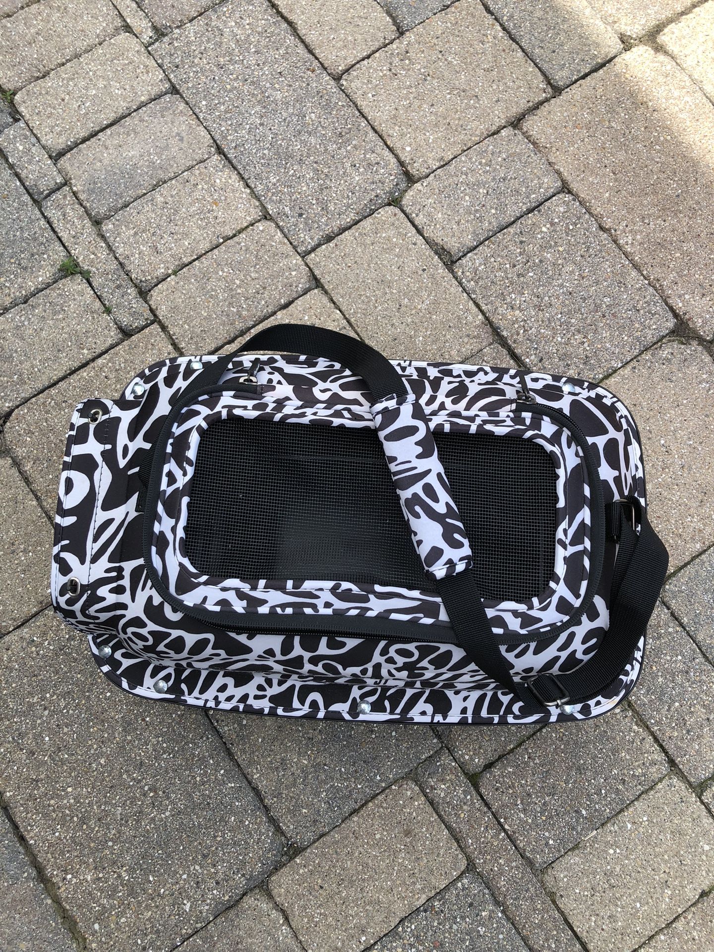 Guinea Pigs, Birds, Rats, Hamsters, Gerbils…OH MY-All around Pet Carrier (10 lbs Max)