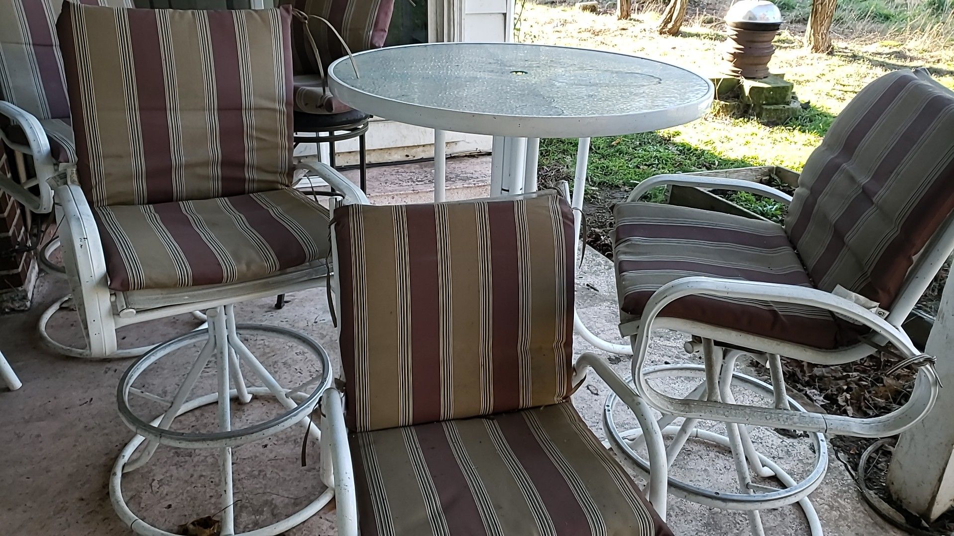 Outdoor dining set