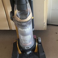 Eureka Wind Tunnel Vac. No Bag Needed