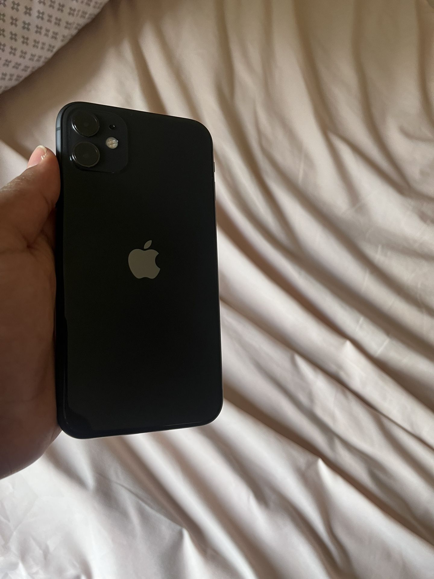 iPhone 11 128GB - Amazing Condition