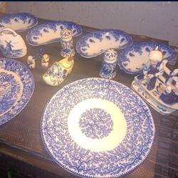 VINTAGE  PLATE  SET 