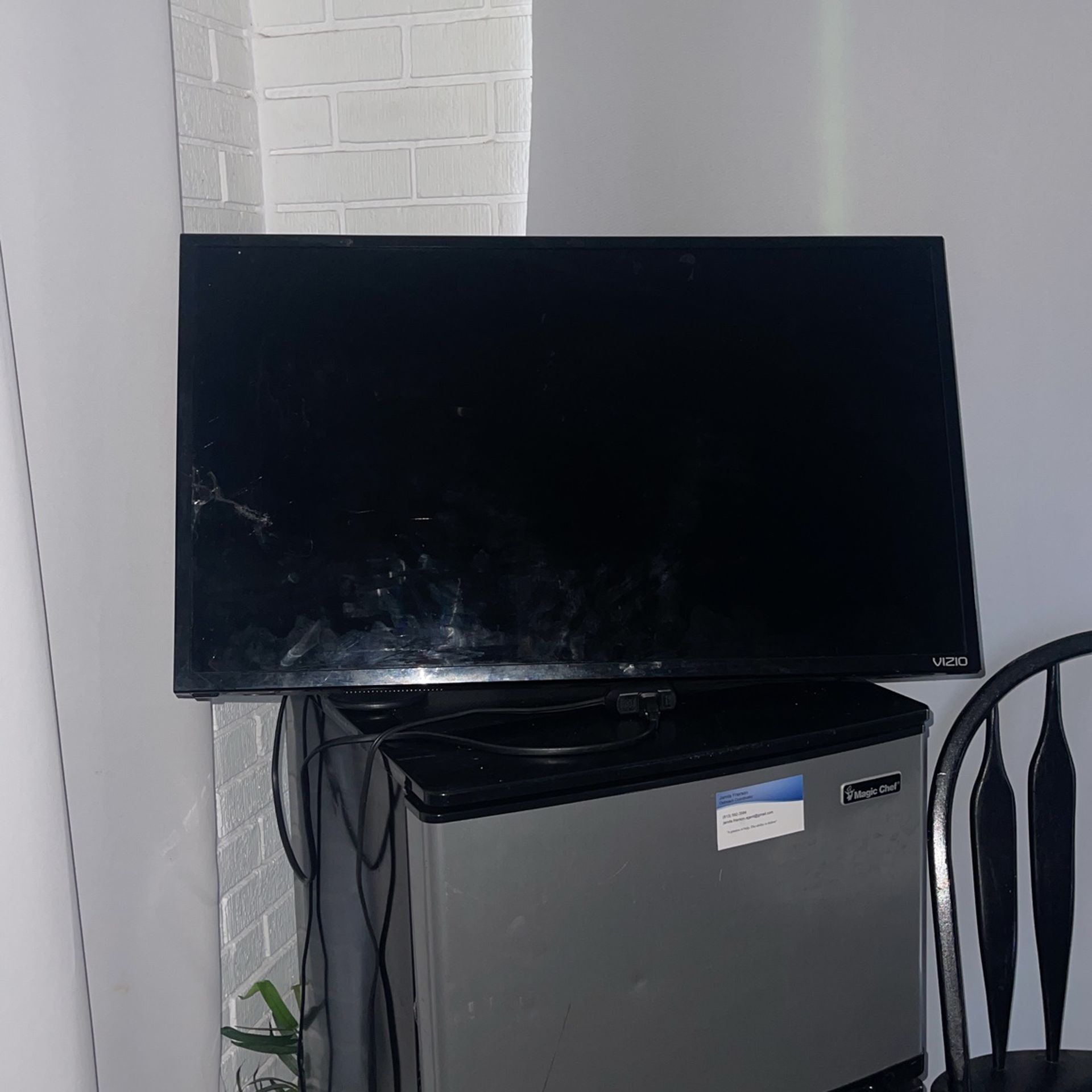 Vizio Tv 31.50”