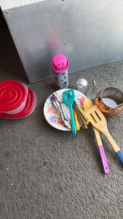 Kitchen items,Plates , forks and knives, and more… all $5