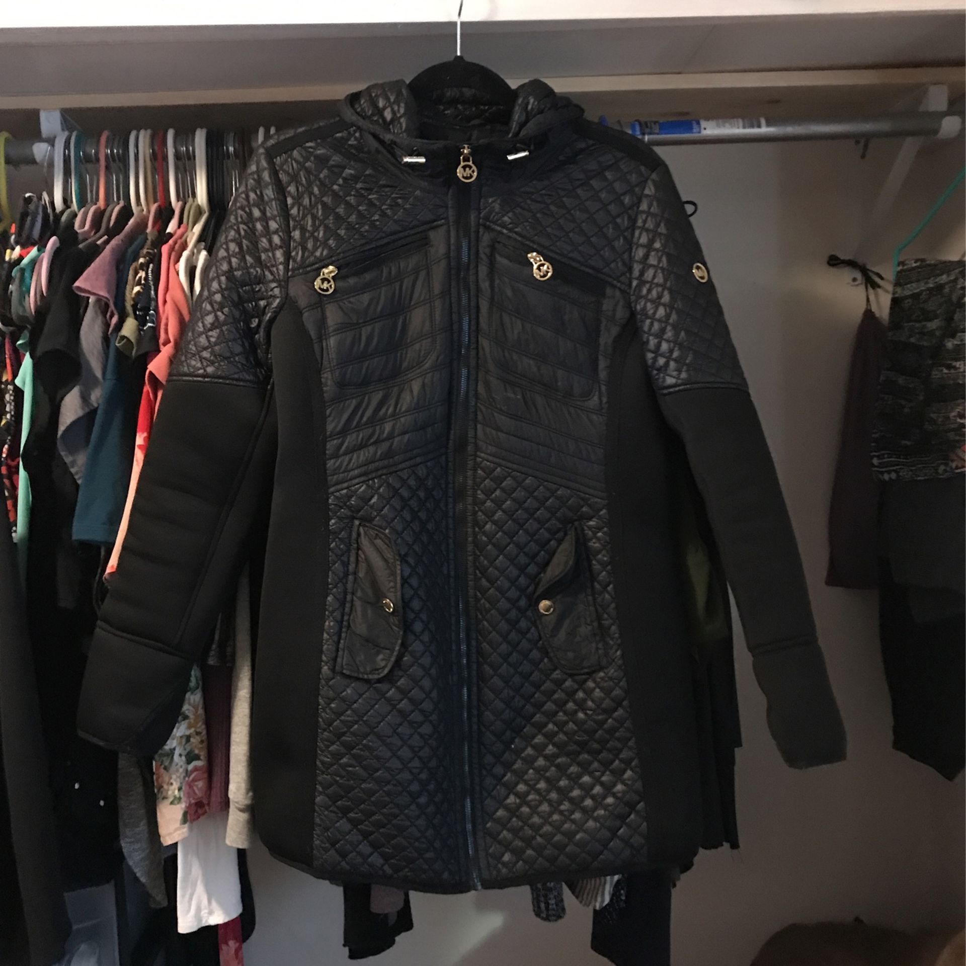 Michael kors Jacket Size Large W/ Thumb holes