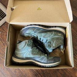 Keen Hiking Boots, Women’s 7.5, Green, Waterproof, like new