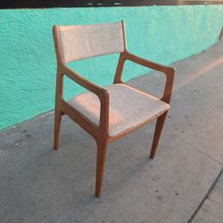 Scandinavian Mid-Century Modern Side / Desk Chair in Solid Teak & Original Fabric by D-SCAN