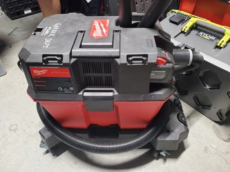Milwaukee M18 vacuum