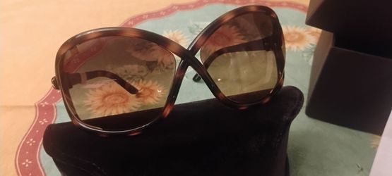 Oversized Tortoise Frame Sunglasses