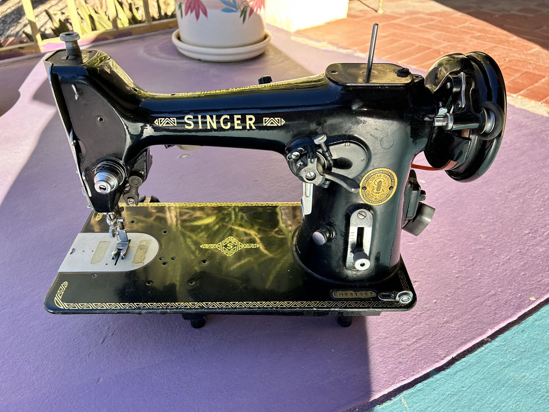 Vintage/Antique Singer Sewing Machine