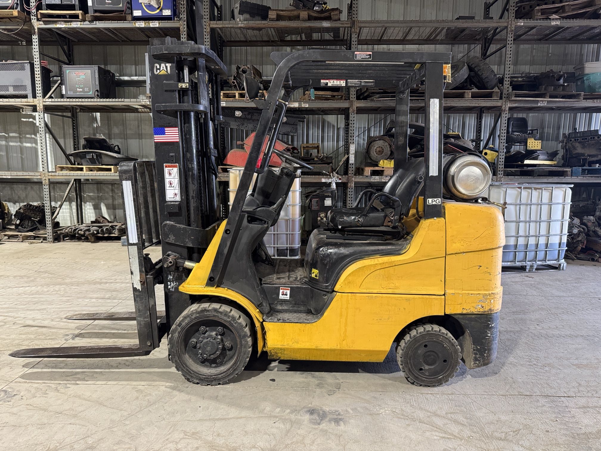 2011 Caterpillar 6000 lbs capacity forklift