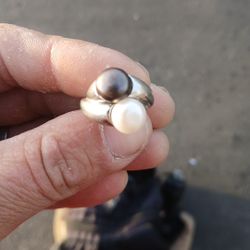 925 Sterling Silver Stamped Ring With A White And Black Pearl
