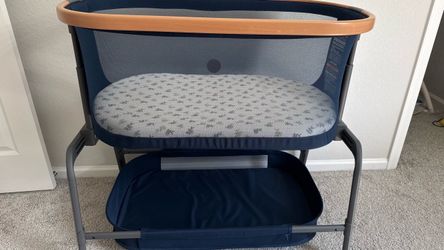 Almost new Maxi Cosi Iora bassinet for sale