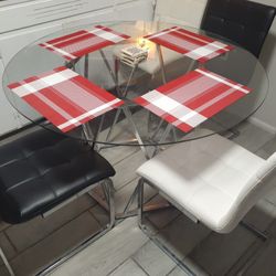 Round Glass Kitchen Table W 4 Chairs 