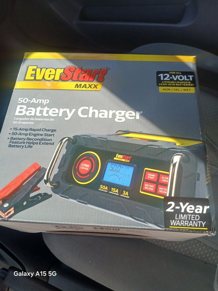 Everstart Maxx 15 Amp Automotive Battery Charger with 50 Amp Engine Start