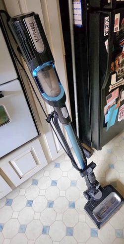 Shark Duo Clean corded vacuum. Local pick up ONLY