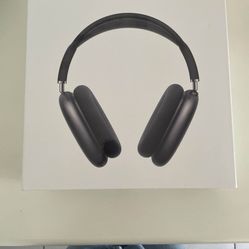 AirPod Maxes 