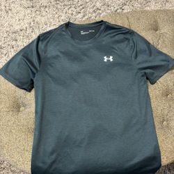 Men’s Small Under Armour T Shirt 