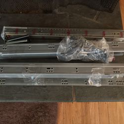 2 free drawer glides