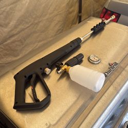 Pressure washer gun and foam cannon