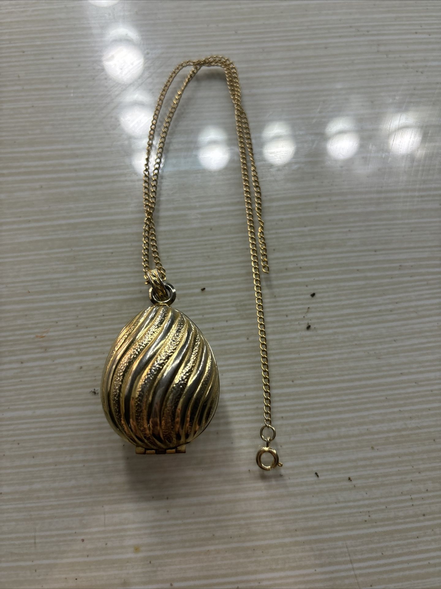 Vintage Avon Gold Tone Rope Chain Neckless W/Egg Shaped Perfume Locket 1960s