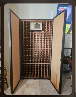 L🔍🔎K! Large Vinotemp wine cellar cabinet with approximately 432-bottle capacity and Wine-Mate cooling system. Works, cools just fine..asking $1100.