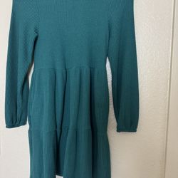 Long-sleeved green dress, size M-8