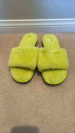 Ugg Women’s Slippers Size 10 New