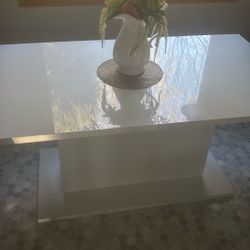 White Table And Chairs