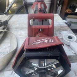 Milwaukee 2131-20 M18 Rocket Dual Power Tower Light  Battery Included 