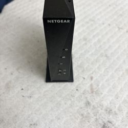 a Netgear N300 WiFi Router (Model: WNR2000v5). 