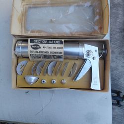 Vintage Teflon- Finish  Cookie Gun and Pastry Decorator - 12 different attachments