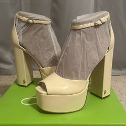 Never Been Worn Size 7 Heels