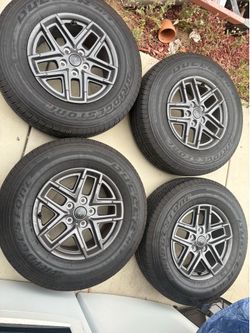 Stock Tires from 2026 Jeep Gladiator