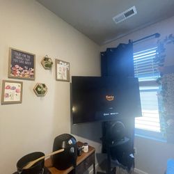 50 INCH SAMSUNG SMART TV 1 year old 