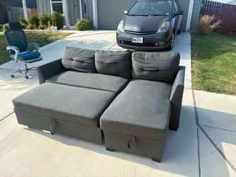 Like new sectional w bed and storge