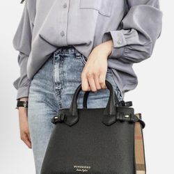 Burberry Medium tote Handbag 