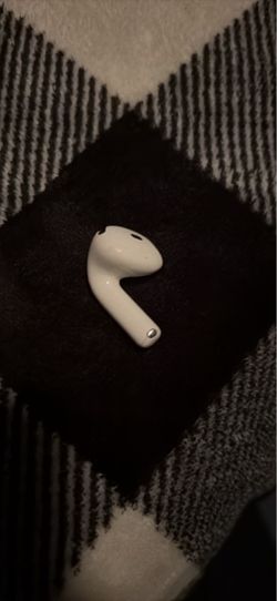Left Apple AirPod 4  pickup chino hills just lost case