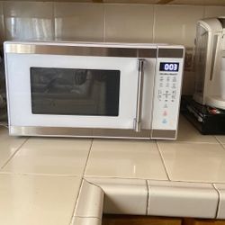 Microwave White With Chrome