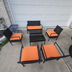 7Pc PATIO Set 4 Chairs, Loveseat, and 2 Coffee Tables.