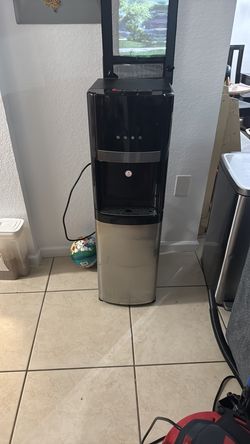 Water dispenser cold/hot water