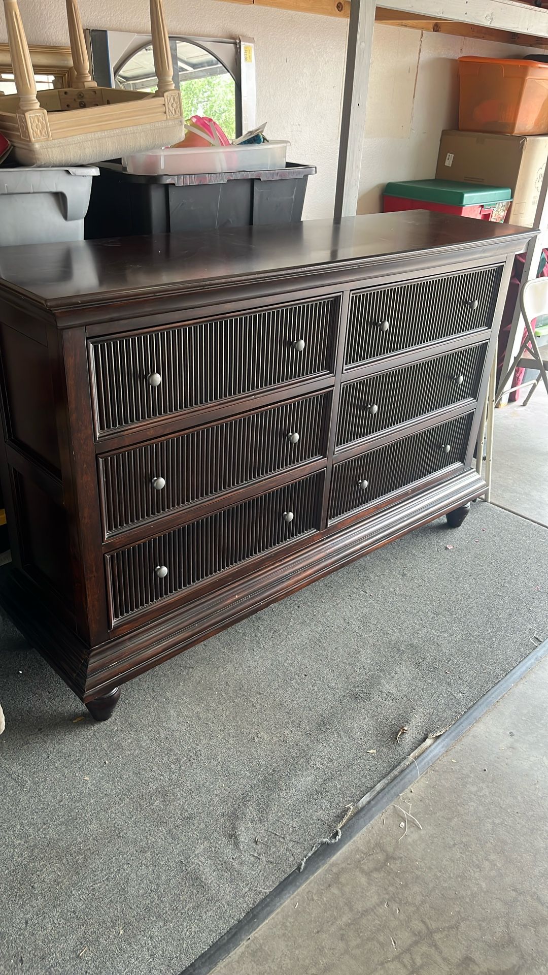 Dresser