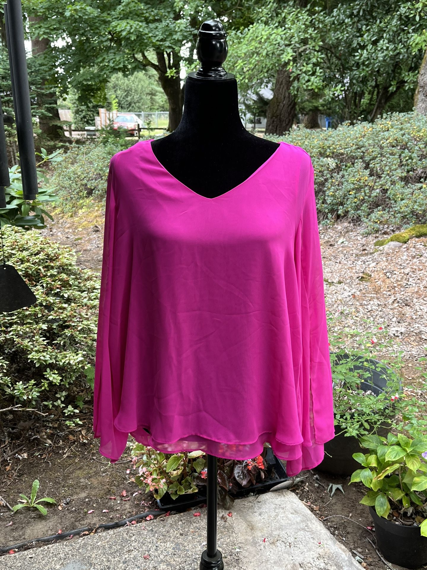Jennifer Lopez brand flowy mint green top. Size XL.